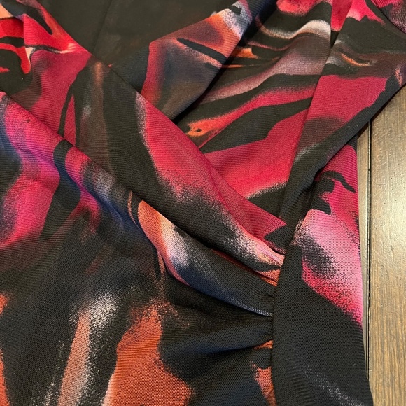 Coldwater Creek Abstract Wrap with Deep red & Black colors, Size 1X - Picture 5 of 11